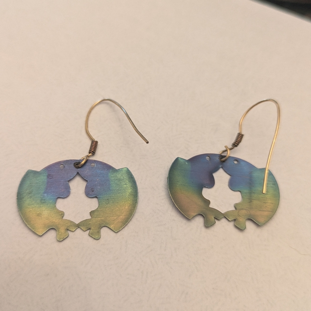 Holly Yashi Kissing Fish Niobium Dangle Earrings - Picture 3 of 8